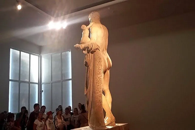 Το άγαλμα του Ερμή στο μουσείο της Ολυμπίας